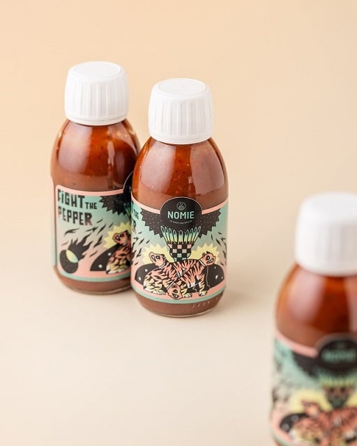 Fight-the-Pepper-Hot-Sauce-by-Nomie-512x640-1